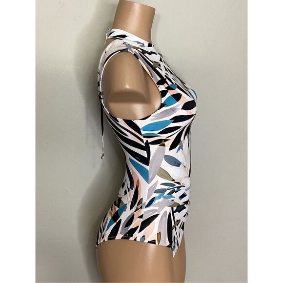 New. O’Neill Nora tank one piece swimsuit. Small. Retails $89 - Picture 6 of 10